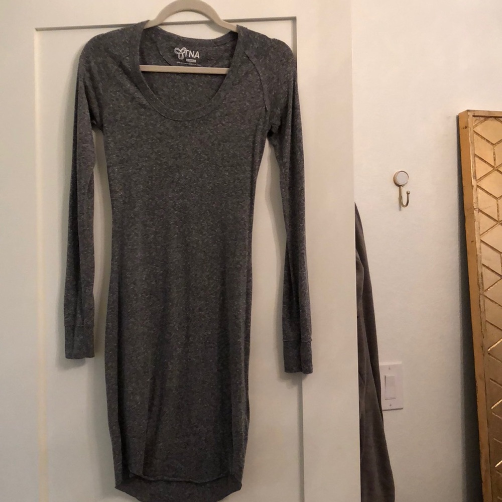 LIKE NEW. TNA - aritzia long sleeved dress